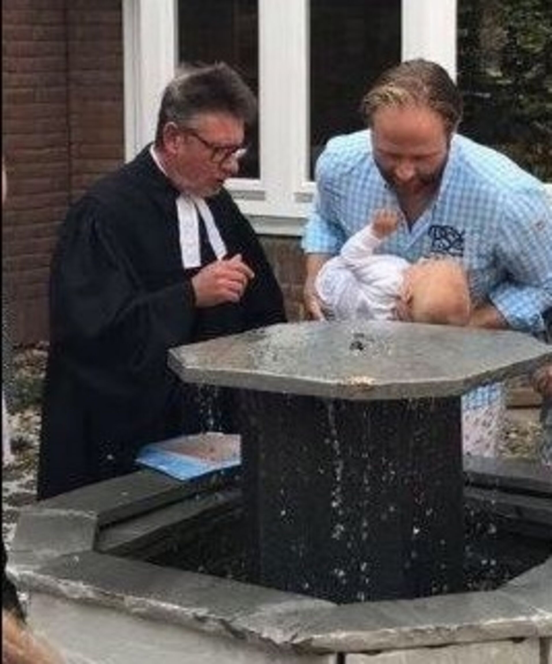 Oase - Taufe am Brunnen