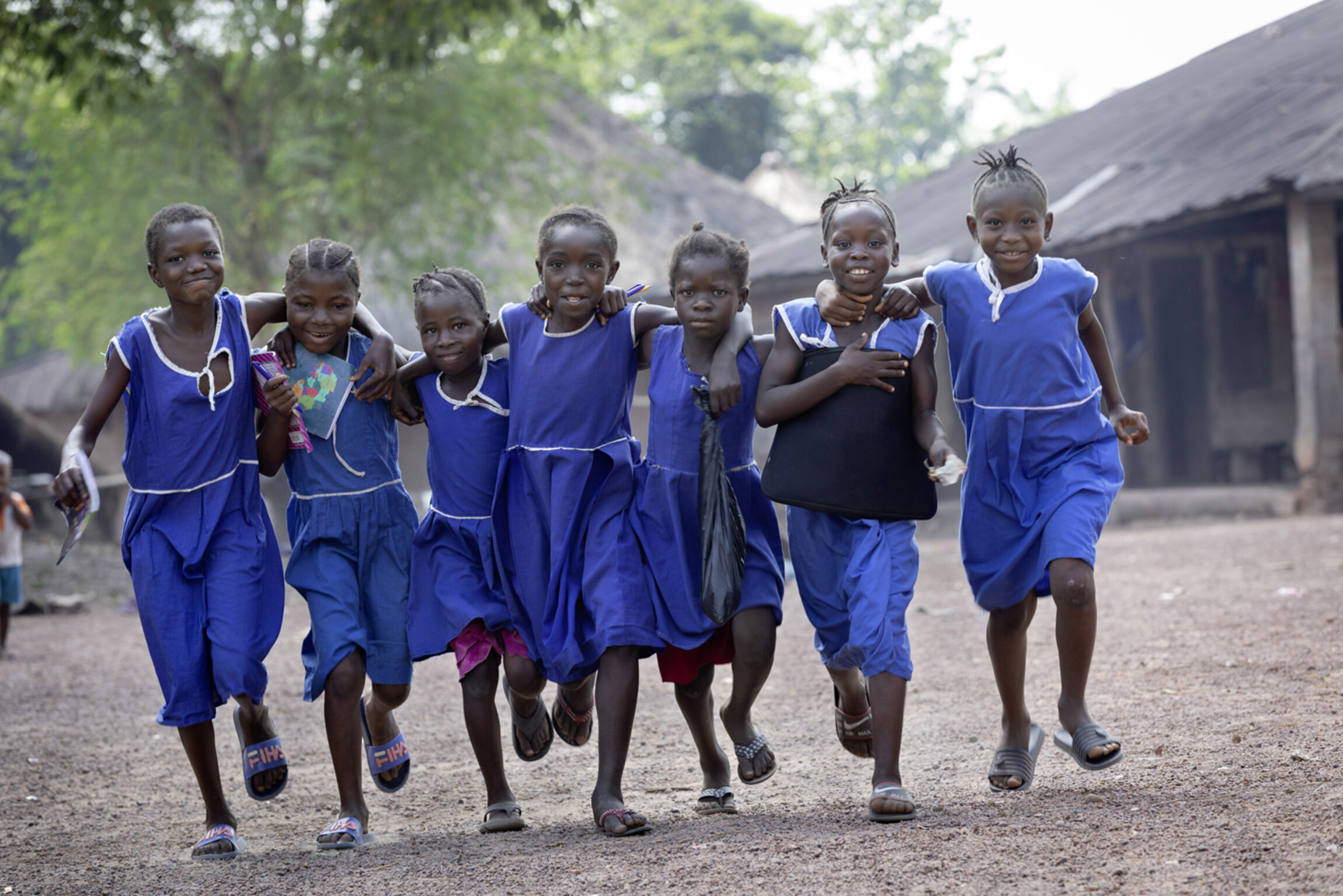 Schule statt Kinderarbeit: Von der Händlerin zum Schulkind - Mbalus Traum