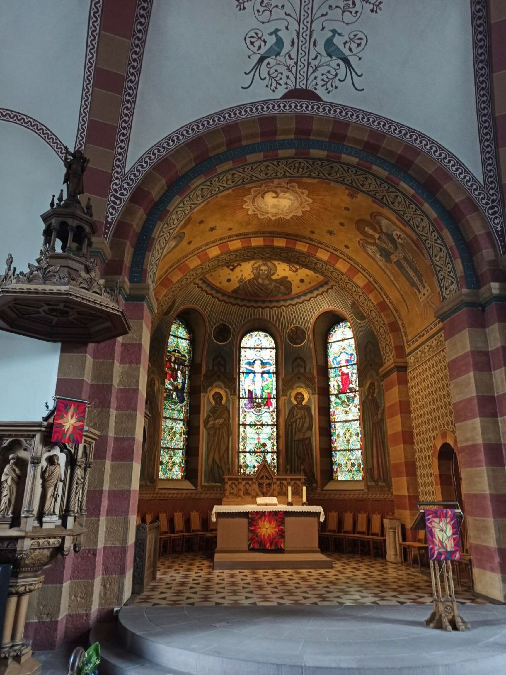 Altarraum der Lutherkirche Holzminden