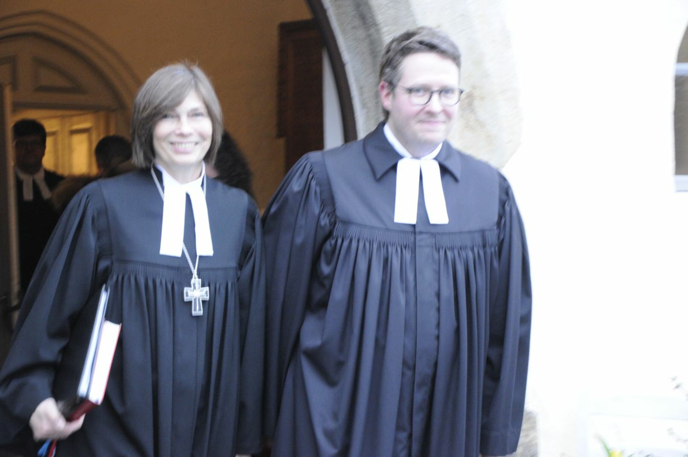 Landessuperintendentin Dr. Birgit Klostermeier und Pastor Michael Weiland nach der Ordination in der Willehadi Kirche Eystrup. (c) B.Neuhaus