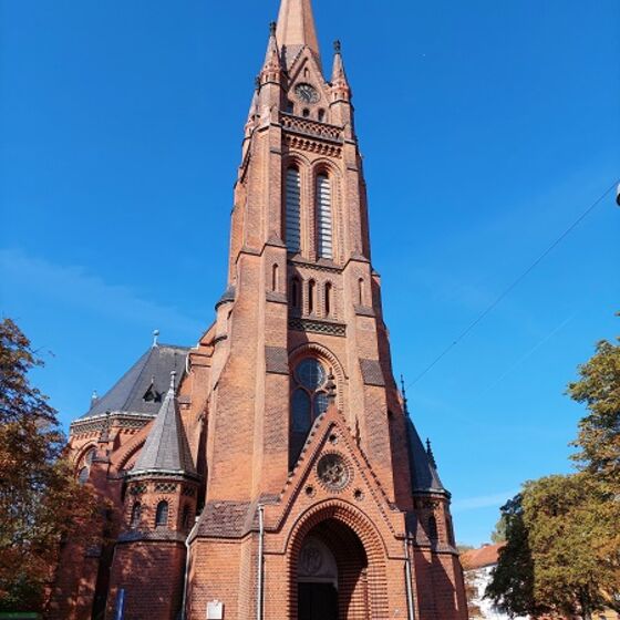 Kirche Ansicht Bödekerstraße Herbst 2022