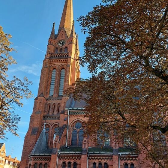 Kirche Ansicht Friesenstraße Herbst 2022