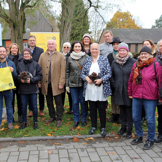 Gruppenfoto mit den Projektpartnerinnen und -partnern. Foto: Lothar Veit/Landeskirche Hannovers