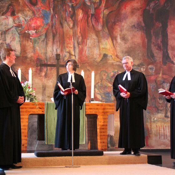 Ordination mit Landessuperintendentin Klostermeier, Pastor Groeneveld und seinen Assistenten.