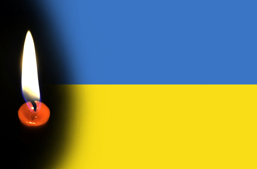 Ukraine Flagge mit Kerze