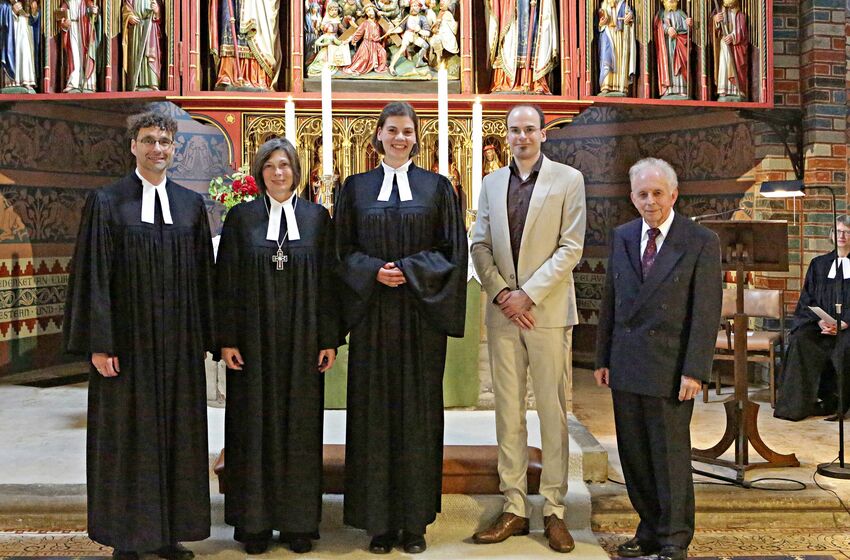 Ordination in der Stiftskriche Bücken. (c) Joerg Schoenbein